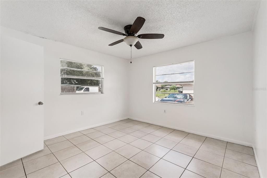 For Rent: $1,300 (2 beds, 2 baths, 950 Square Feet)
