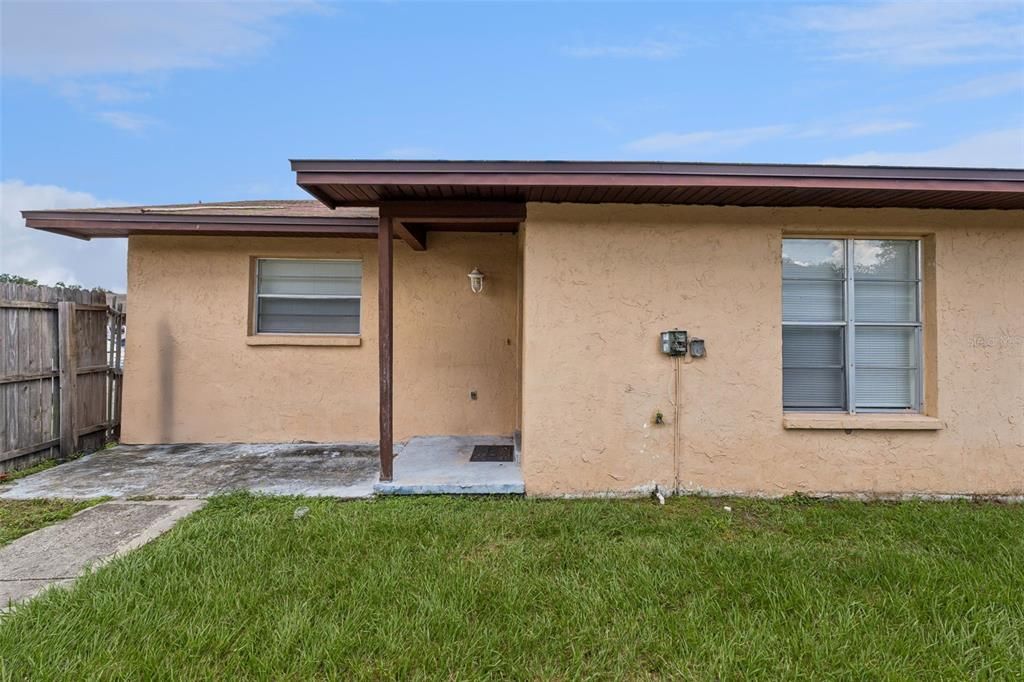For Rent: $1,300 (2 beds, 2 baths, 950 Square Feet)