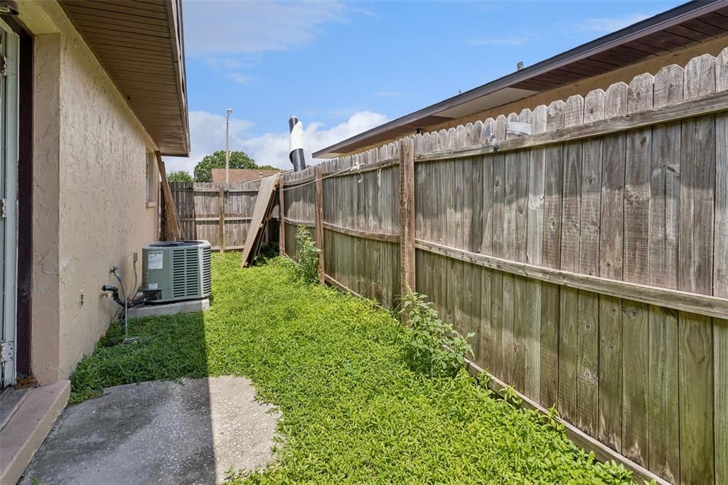 For Rent: $1,300 (2 beds, 2 baths, 950 Square Feet)