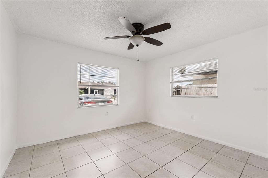 For Rent: $1,300 (2 beds, 2 baths, 950 Square Feet)