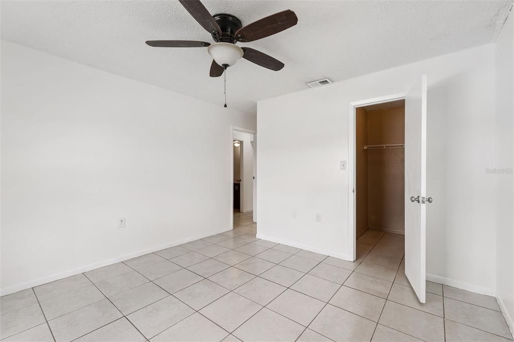 For Rent: $1,300 (2 beds, 2 baths, 950 Square Feet)