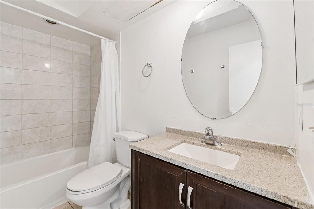 For Rent: $1,300 (2 beds, 2 baths, 950 Square Feet)
