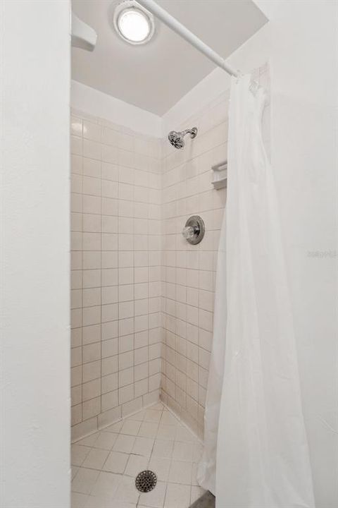For Rent: $1,300 (2 beds, 2 baths, 950 Square Feet)