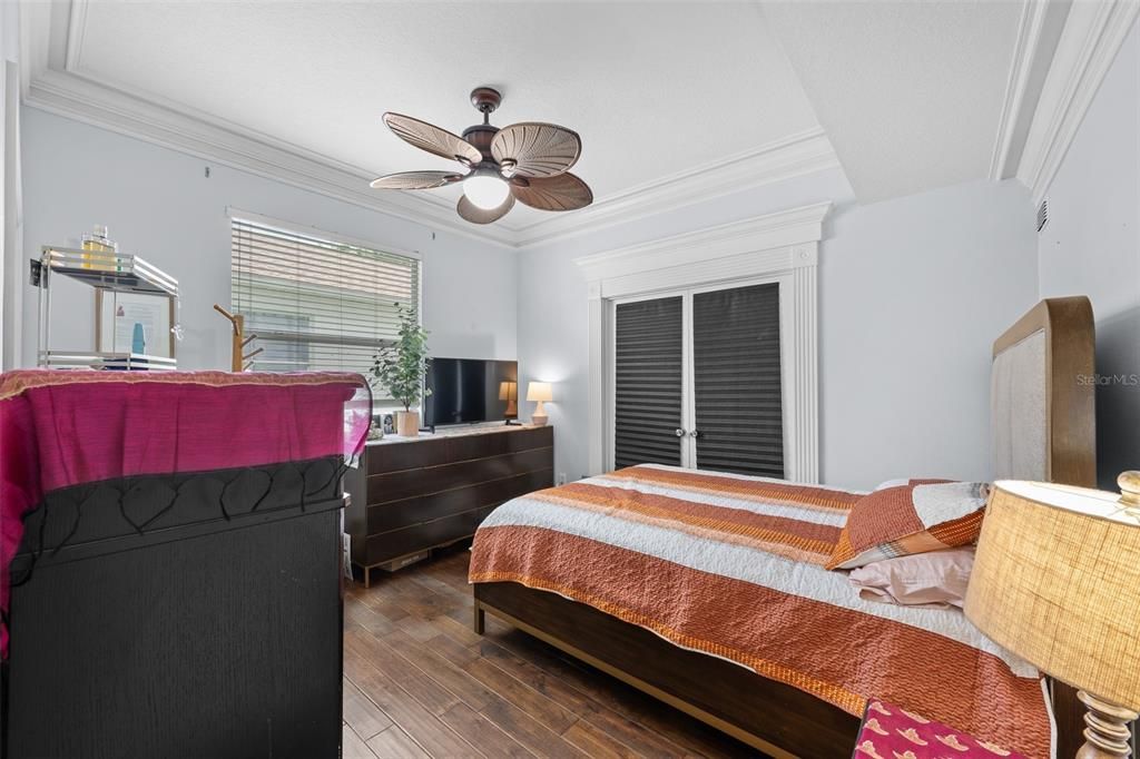 For Sale: $1,050,000 (5 beds, 2 baths, 3892 Square Feet)
