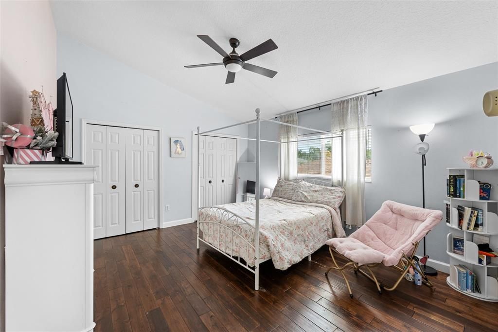 For Sale: $1,050,000 (5 beds, 2 baths, 3892 Square Feet)