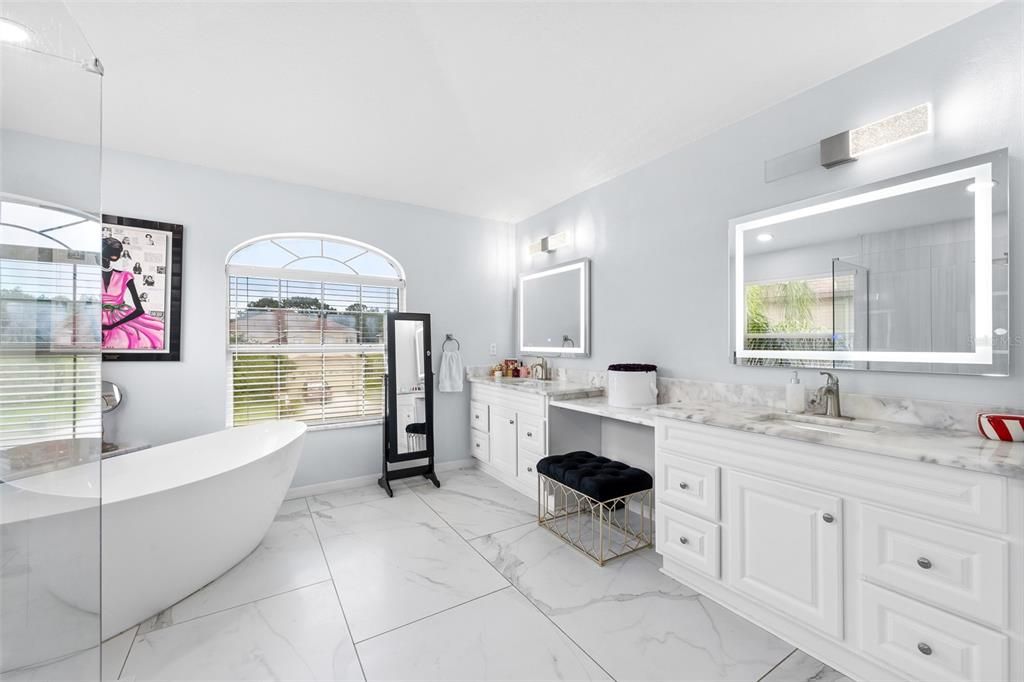 For Sale: $1,050,000 (5 beds, 2 baths, 3892 Square Feet)