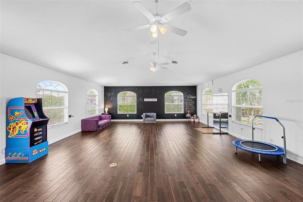 For Sale: $1,050,000 (5 beds, 2 baths, 3892 Square Feet)