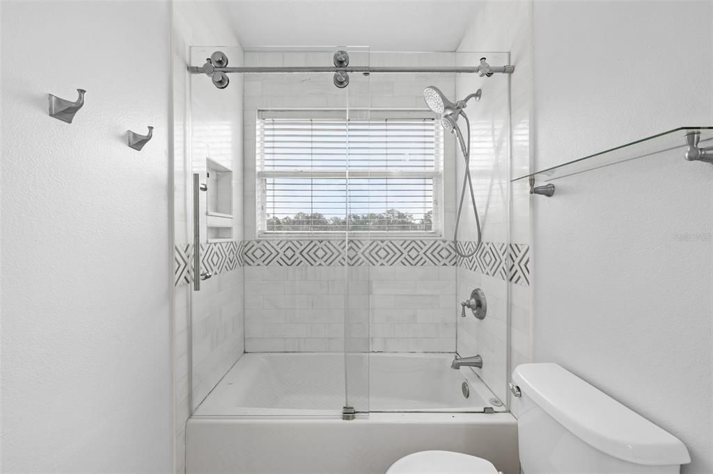 For Sale: $1,050,000 (5 beds, 2 baths, 3892 Square Feet)