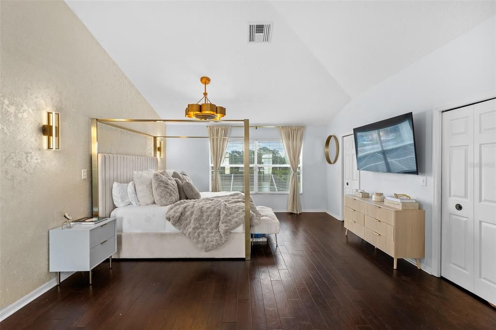 For Sale: $1,050,000 (5 beds, 2 baths, 3892 Square Feet)
