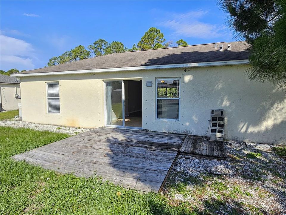 For Rent: $2,000 (3 beds, 2 baths, 1026 Square Feet)