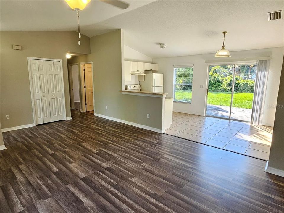 For Rent: $2,000 (3 beds, 2 baths, 1026 Square Feet)