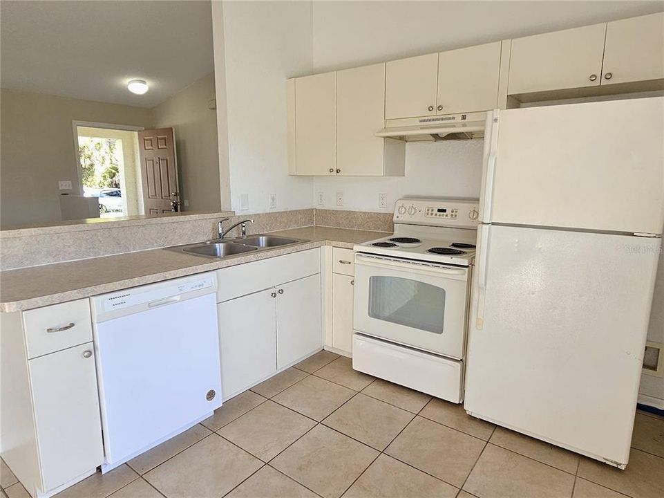 For Rent: $2,000 (3 beds, 2 baths, 1026 Square Feet)