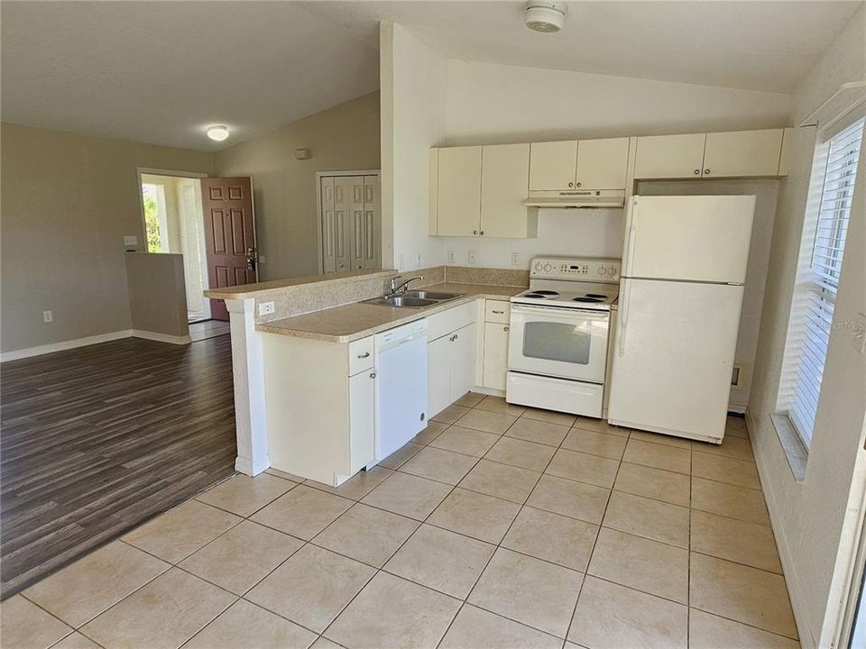 For Rent: $2,000 (3 beds, 2 baths, 1026 Square Feet)