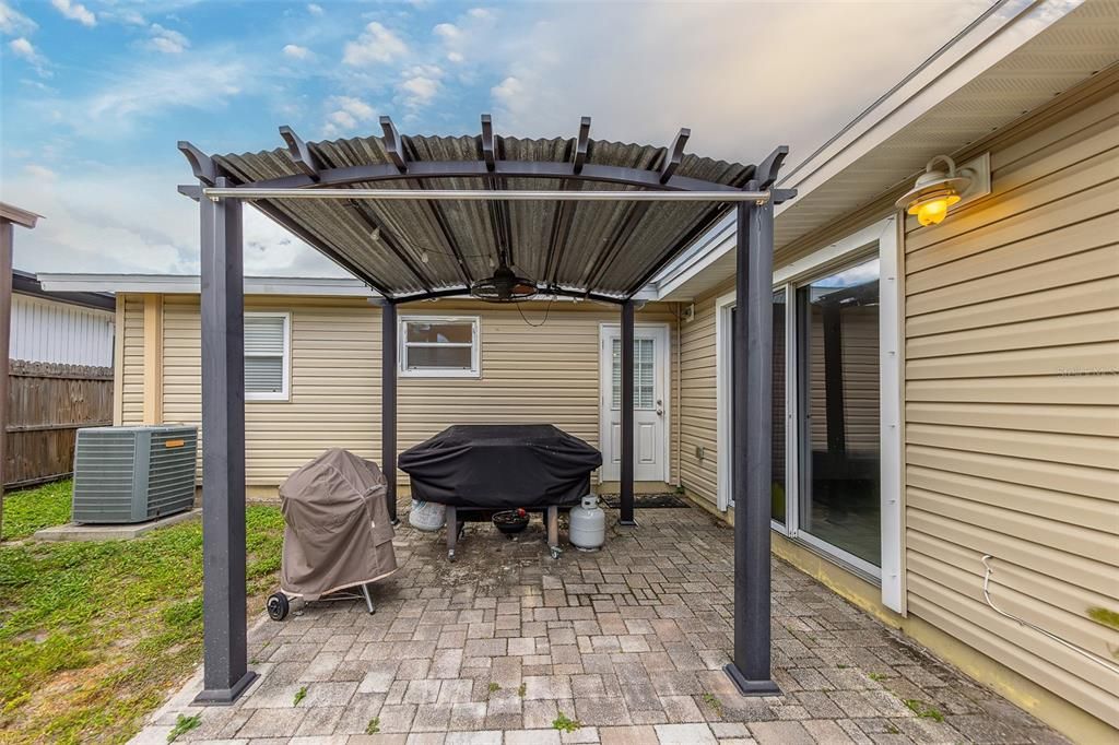 На продажу: $379,900 (3 спален, 2 ванн, 1257 Квадратных фут)