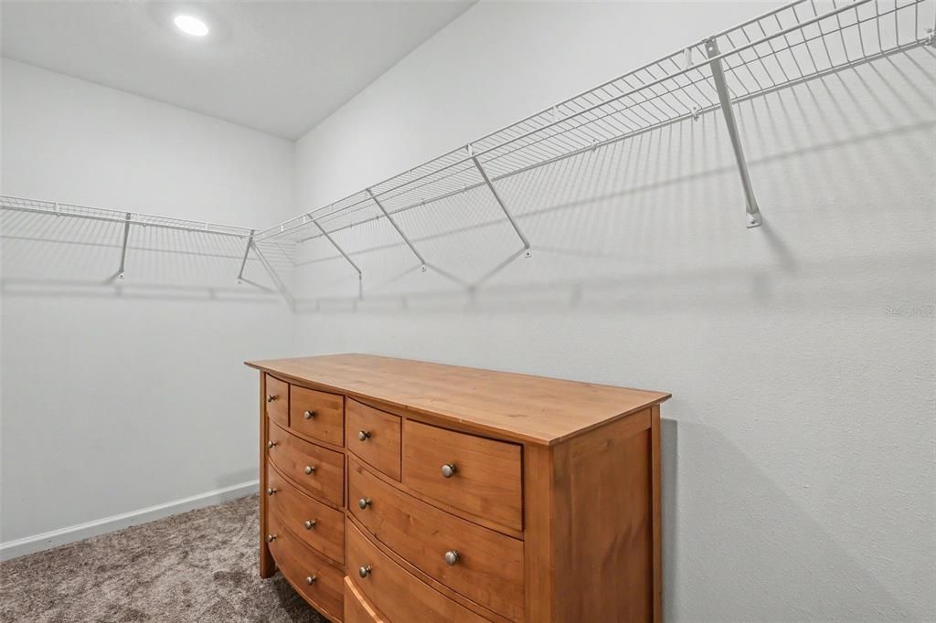 For Sale: $369,900 (4 beds, 2 baths, 1907 Square Feet)