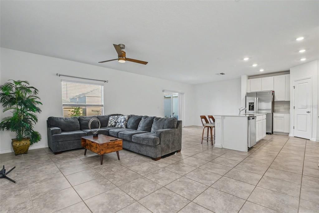 For Sale: $369,900 (4 beds, 2 baths, 1907 Square Feet)
