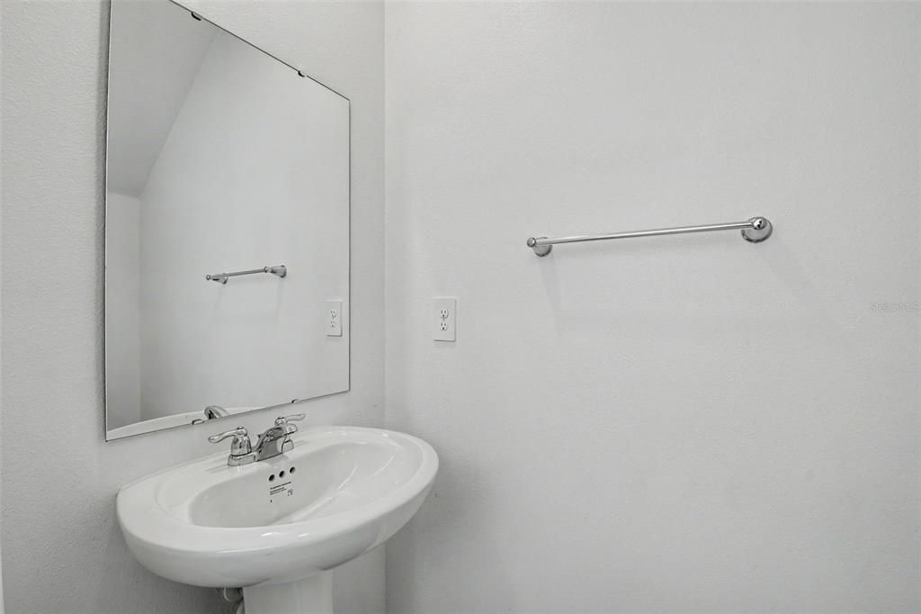 For Sale: $369,900 (4 beds, 2 baths, 1907 Square Feet)