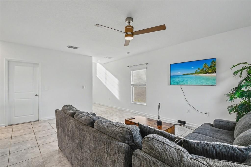 For Sale: $369,900 (4 beds, 2 baths, 1907 Square Feet)