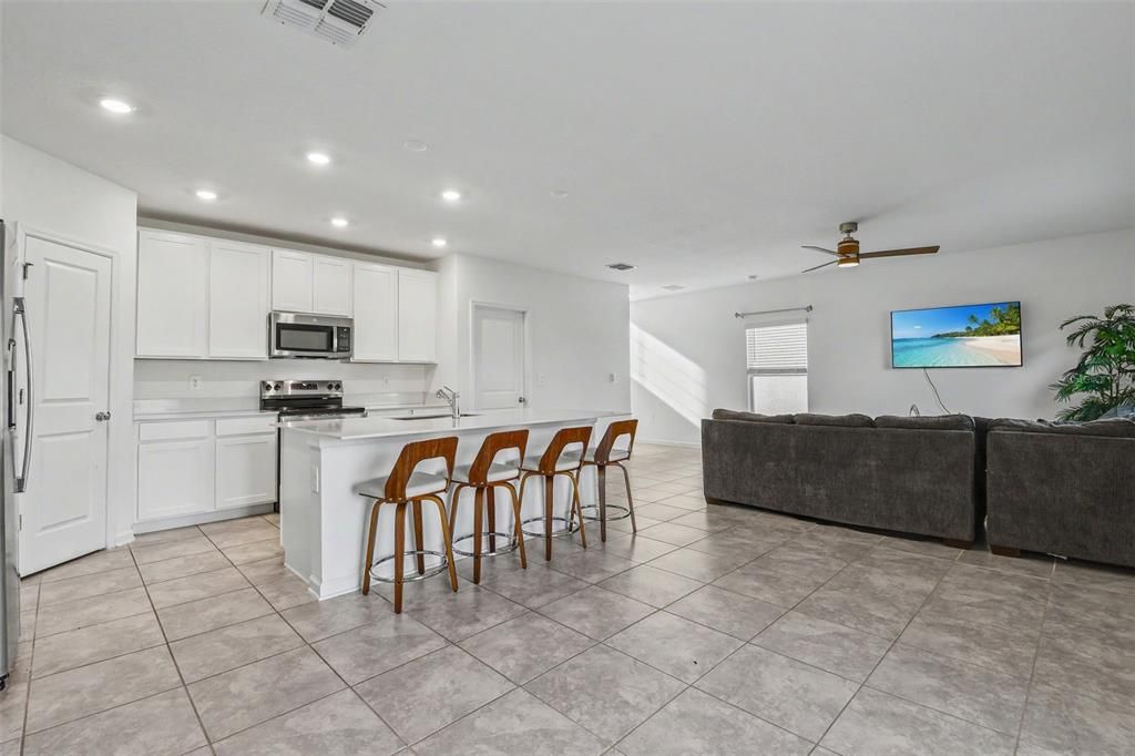 For Sale: $369,900 (4 beds, 2 baths, 1907 Square Feet)