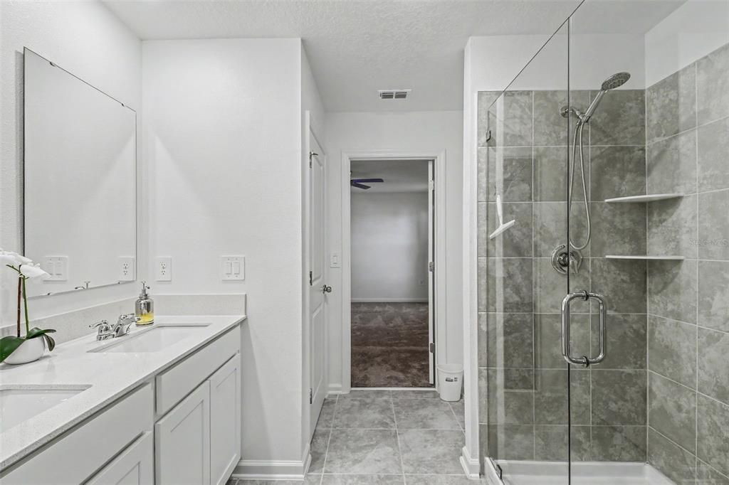 For Sale: $369,900 (4 beds, 2 baths, 1907 Square Feet)