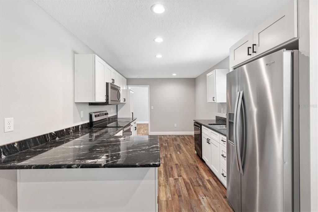For Sale: $274,000 (3 beds, 2 baths, 1304 Square Feet)
