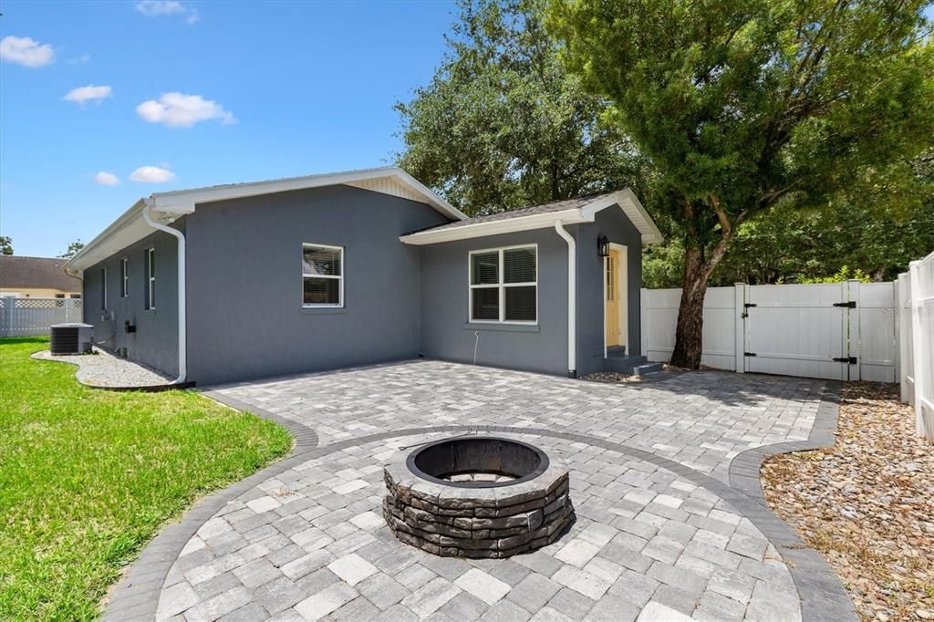 For Sale: $274,000 (3 beds, 2 baths, 1304 Square Feet)