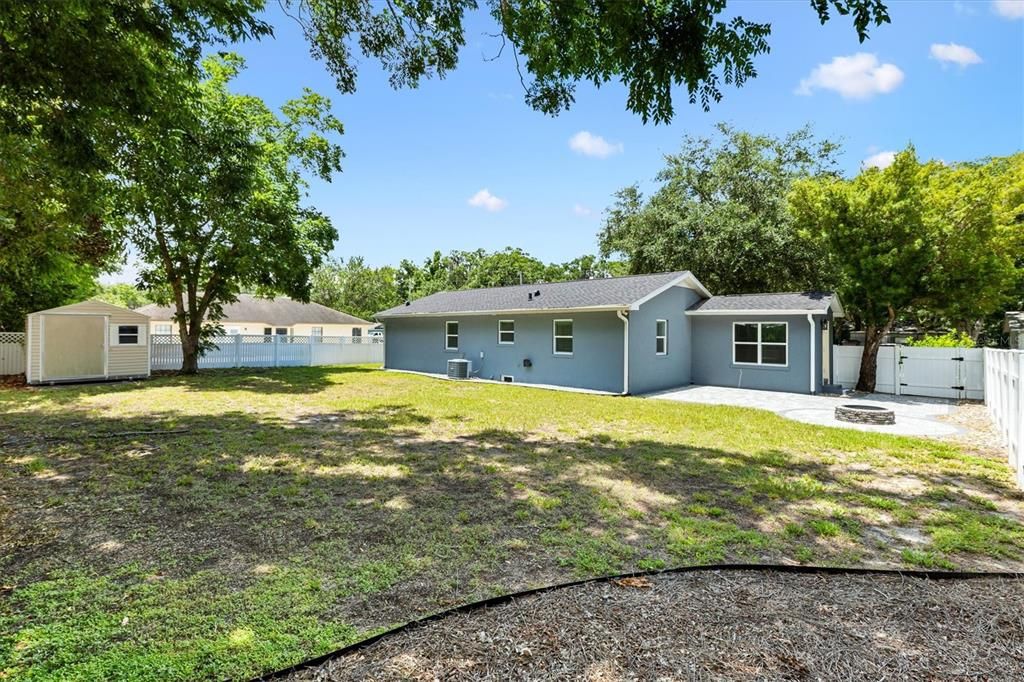 For Sale: $274,000 (3 beds, 2 baths, 1304 Square Feet)