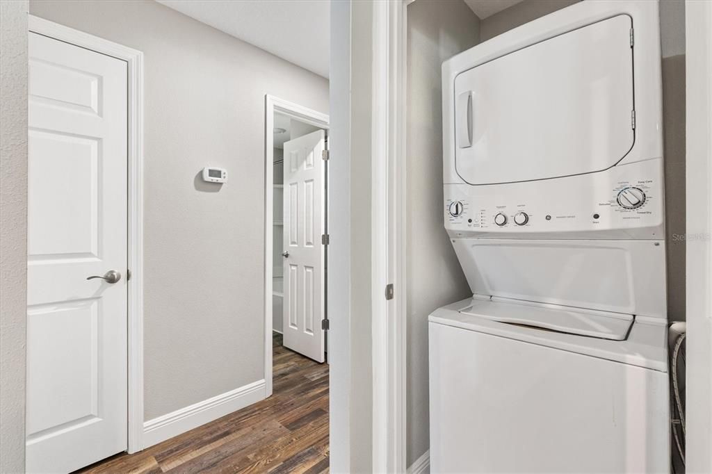 For Sale: $274,000 (3 beds, 2 baths, 1304 Square Feet)