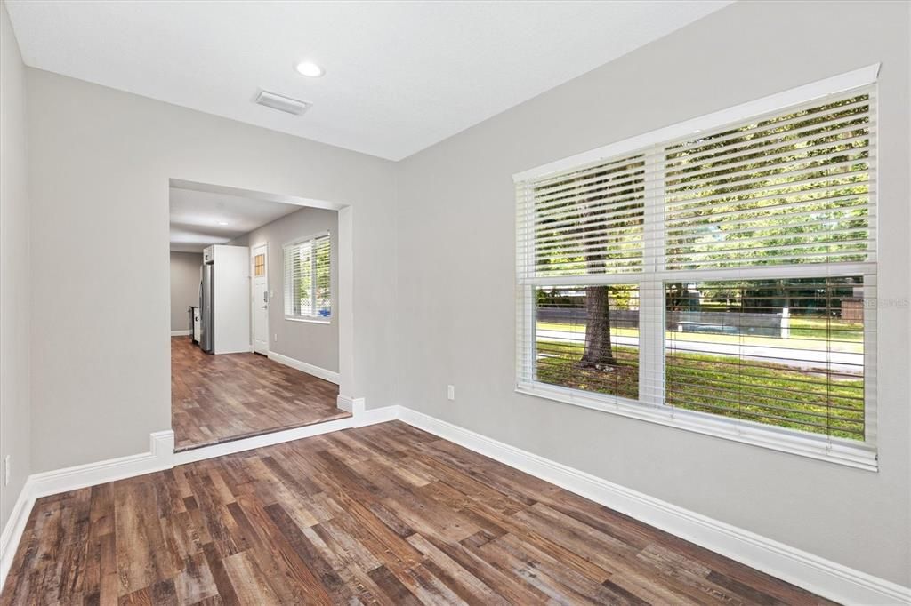 For Sale: $274,000 (3 beds, 2 baths, 1304 Square Feet)