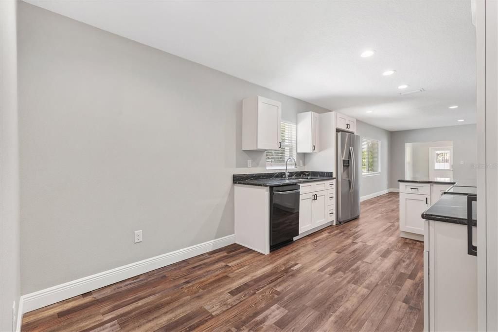 For Sale: $274,000 (3 beds, 2 baths, 1304 Square Feet)