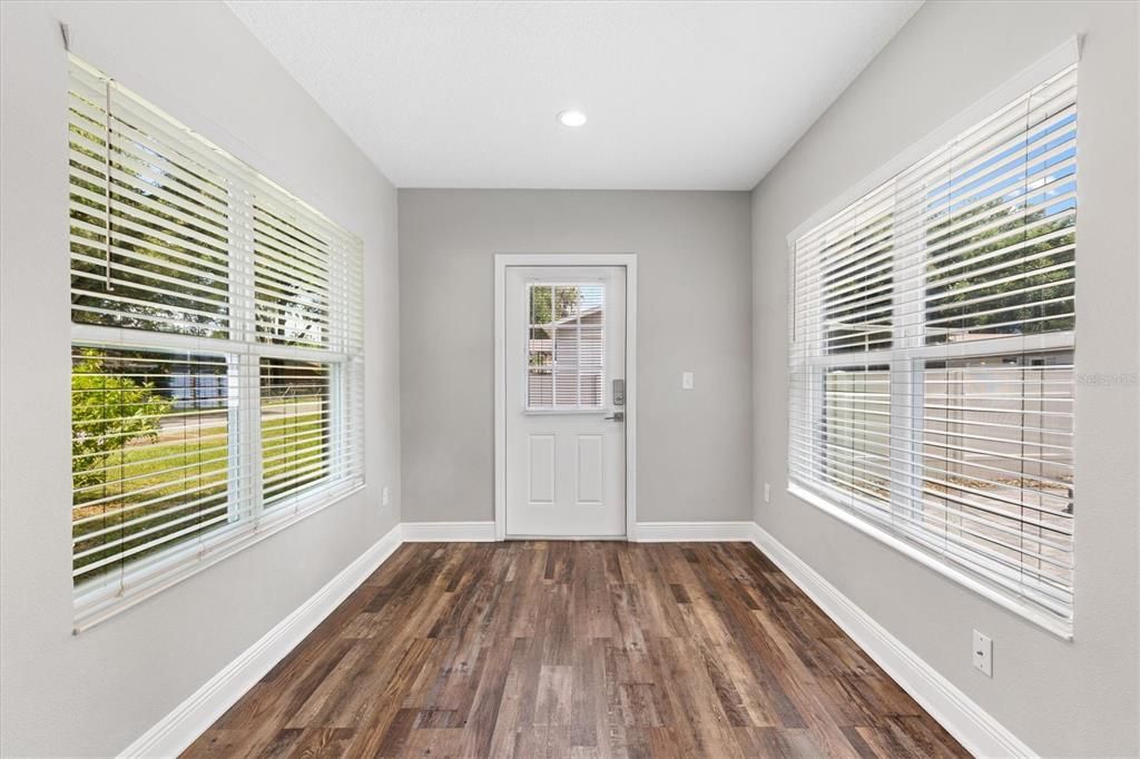 For Sale: $274,000 (3 beds, 2 baths, 1304 Square Feet)