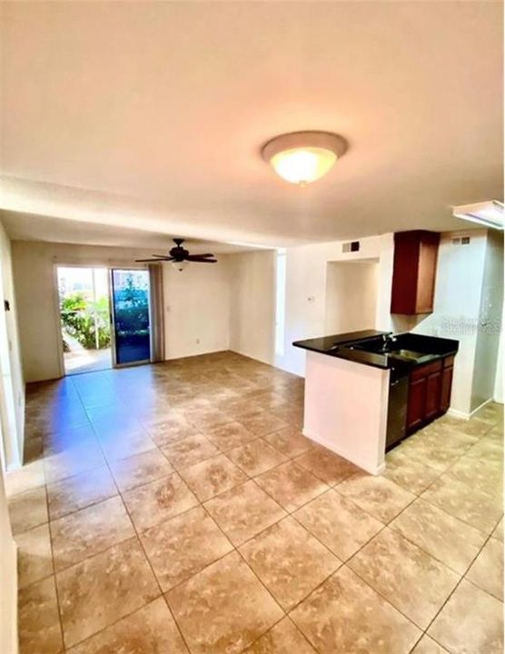 В аренду: $1,550 (2 спален, 1 ванн, 864 Квадратных фут)