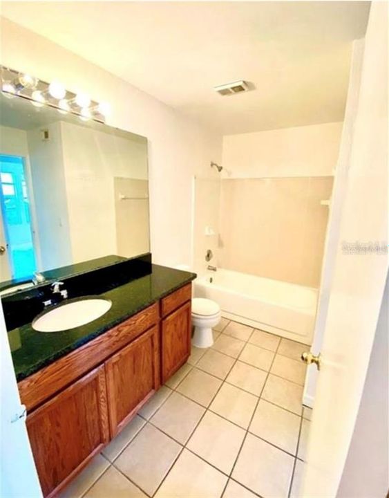 В аренду: $1,550 (2 спален, 1 ванн, 864 Квадратных фут)