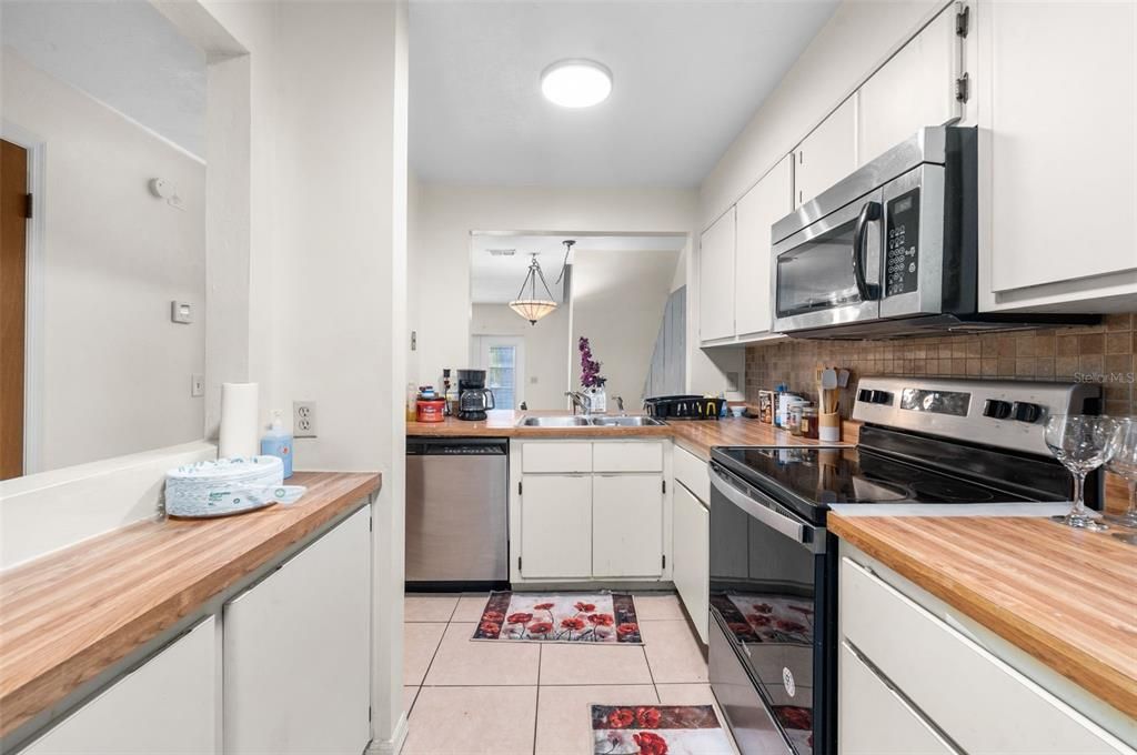 For Sale: $230,000 (3 beds, 2 baths, 1338 Square Feet)