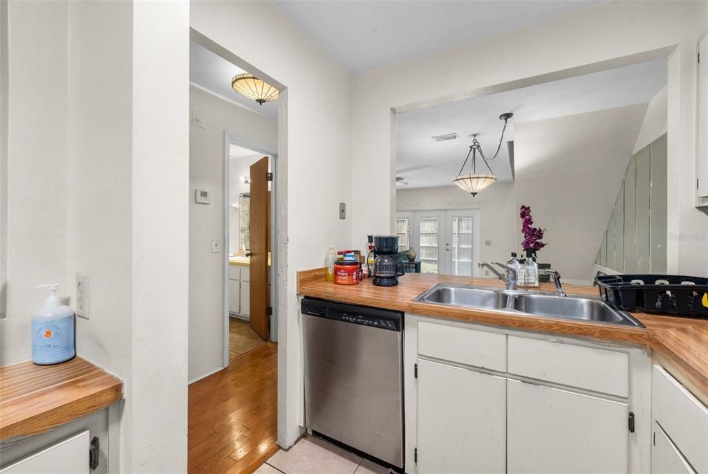 For Sale: $230,000 (3 beds, 2 baths, 1338 Square Feet)
