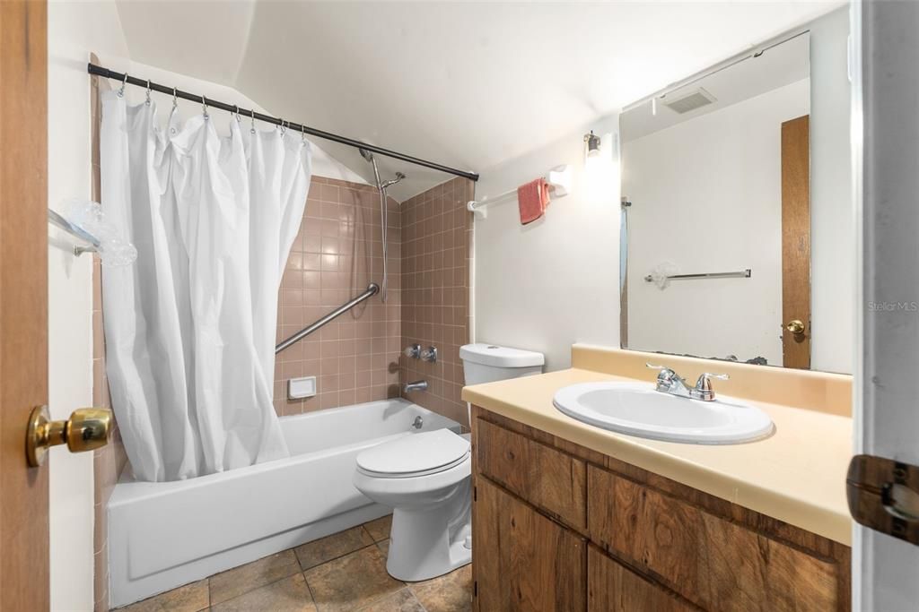 For Sale: $230,000 (3 beds, 2 baths, 1338 Square Feet)