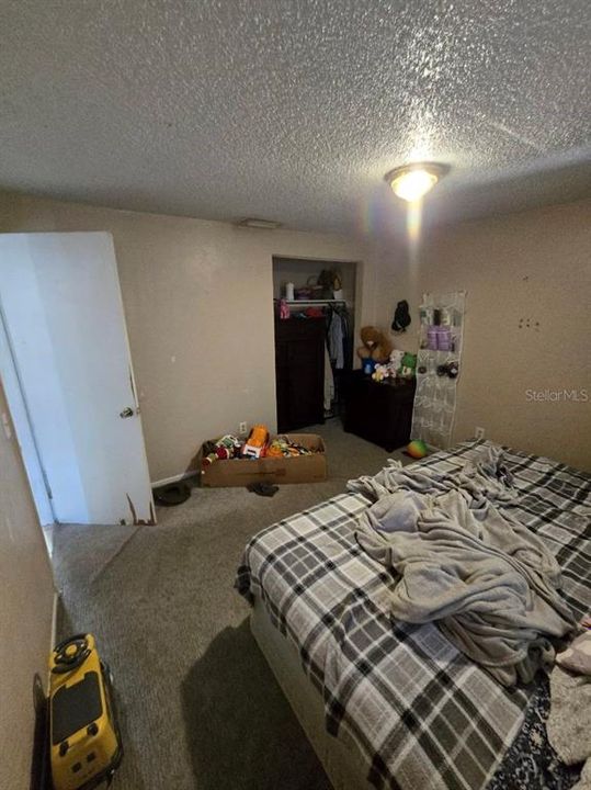 For Sale: $375,000 (6 beds, 0 baths, 1890 Square Feet)