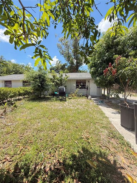 For Sale: $375,000 (6 beds, 0 baths, 1890 Square Feet)