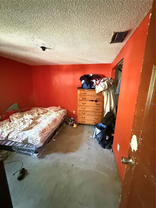 For Sale: $375,000 (6 beds, 0 baths, 1890 Square Feet)