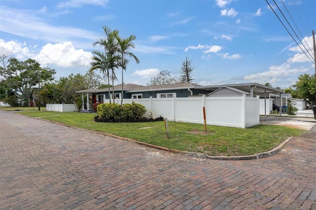 For Rent: $3,100 (3 beds, 2 baths, 1620 Square Feet)
