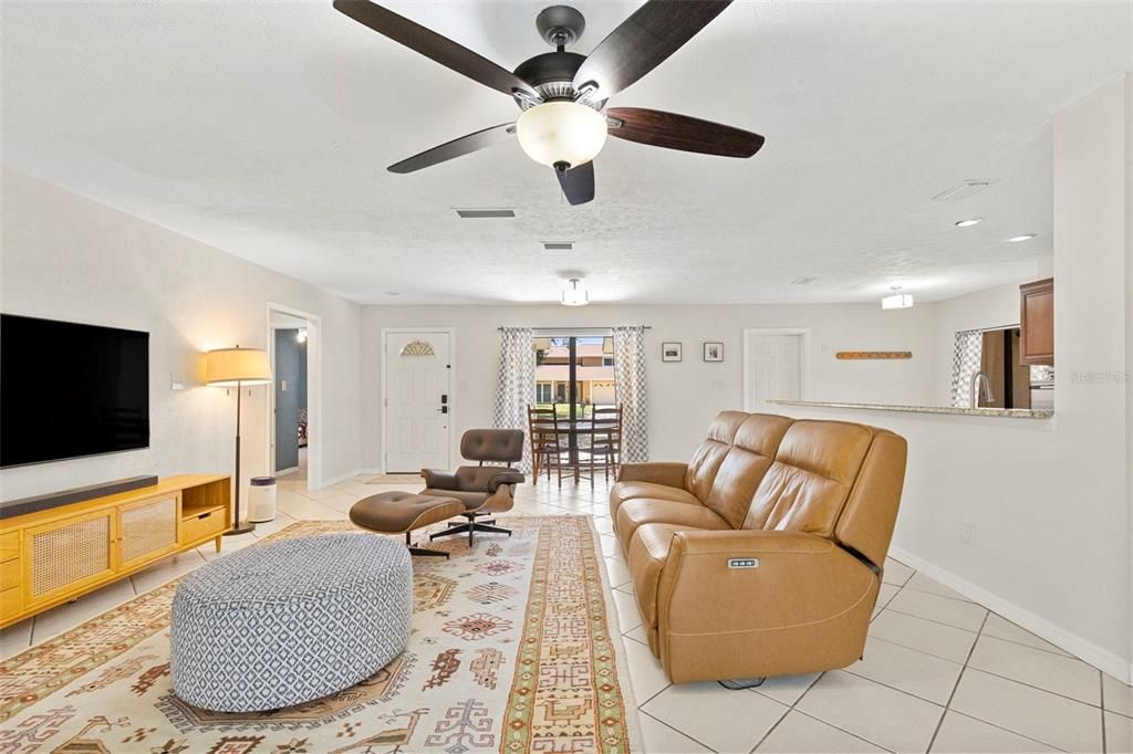 En Venta: $479,900 (3 camas, 2 baños, 1542 Pies cuadrados)