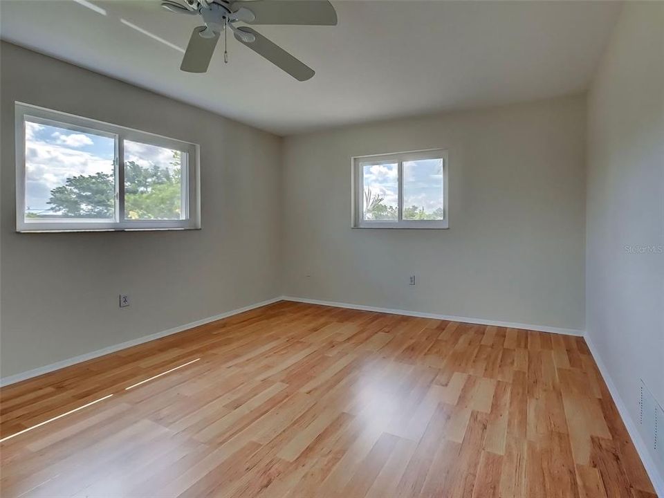 На продажу: $299,900 (2 спален, 2 ванн, 1545 Квадратных фут)