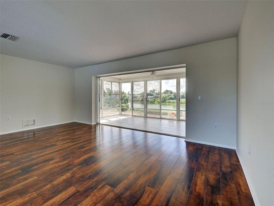 На продажу: $299,900 (2 спален, 2 ванн, 1545 Квадратных фут)