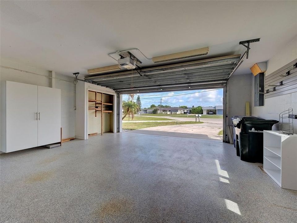 На продажу: $299,900 (2 спален, 2 ванн, 1545 Квадратных фут)