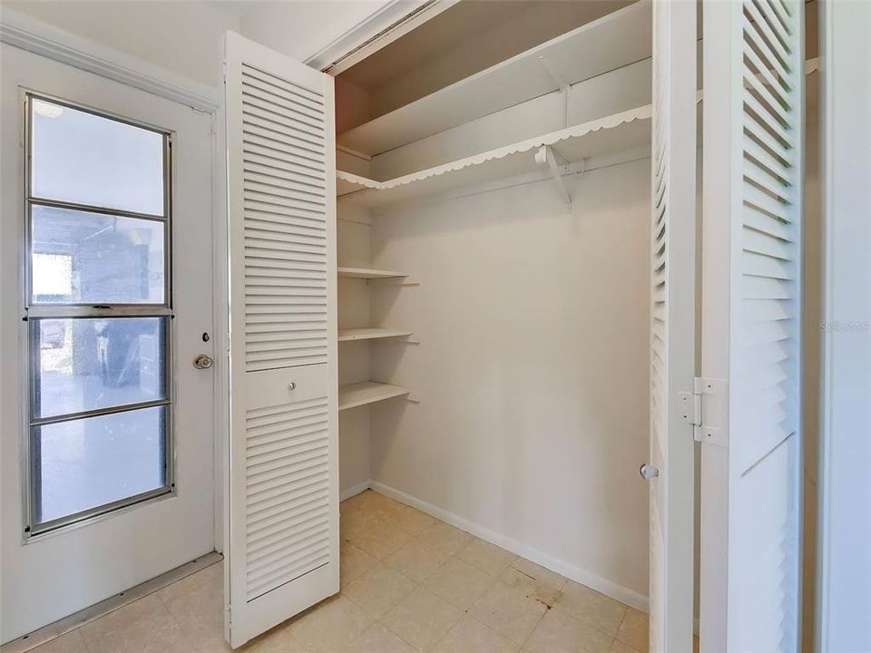 На продажу: $299,900 (2 спален, 2 ванн, 1545 Квадратных фут)