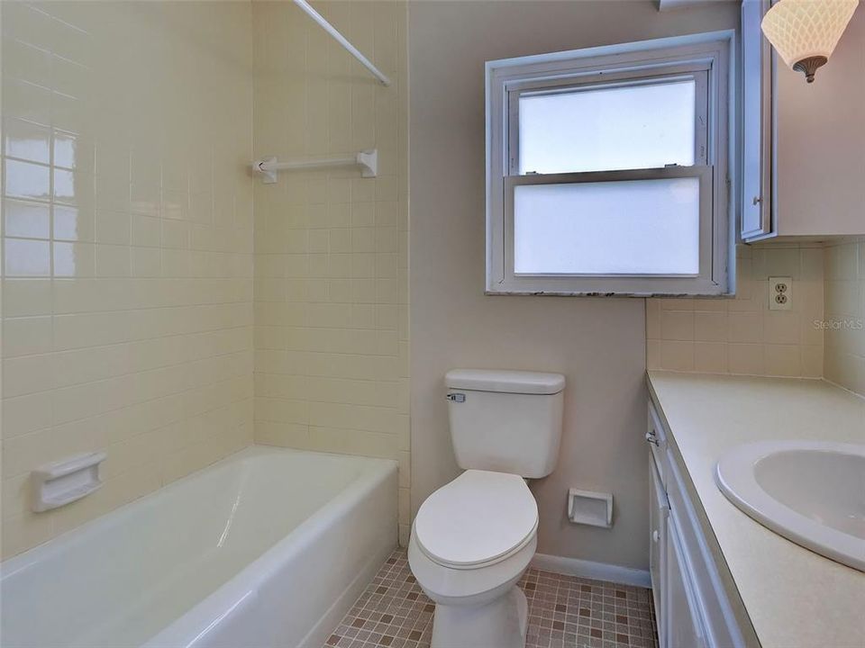 На продажу: $299,900 (2 спален, 2 ванн, 1545 Квадратных фут)