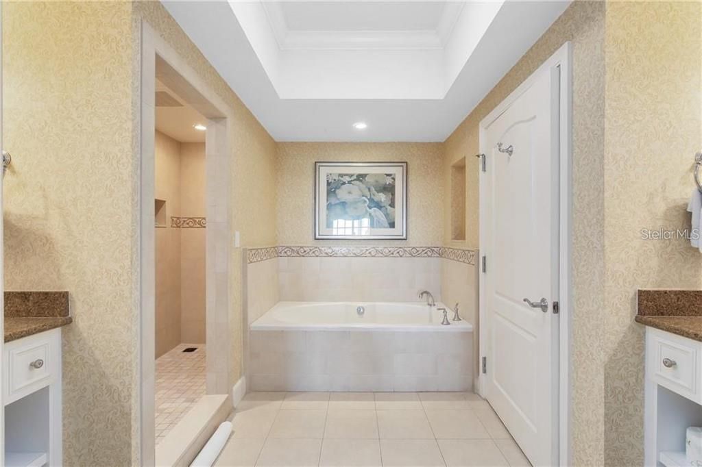 На продажу: $345,000 (2 спален, 2 ванн, 1432 Квадратных фут)