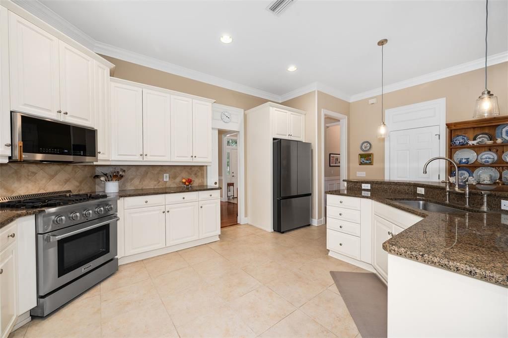 For Sale: $715,000 (4 beds, 3 baths, 2472 Square Feet)