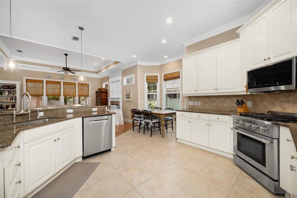 For Sale: $715,000 (4 beds, 3 baths, 2472 Square Feet)