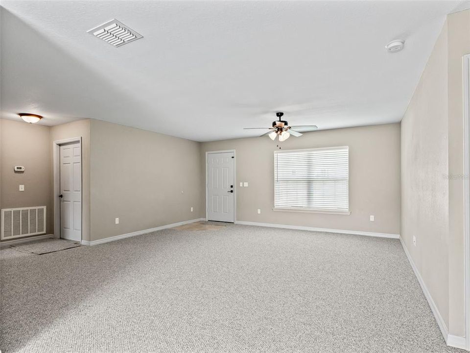 For Sale: $229,500 (3 beds, 2 baths, 1341 Square Feet)